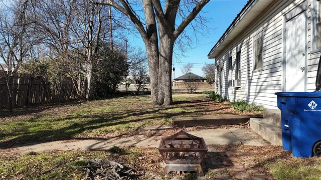 $350,000 | 213 West Eldred Street, Unit 2, Burleson, TX 76028