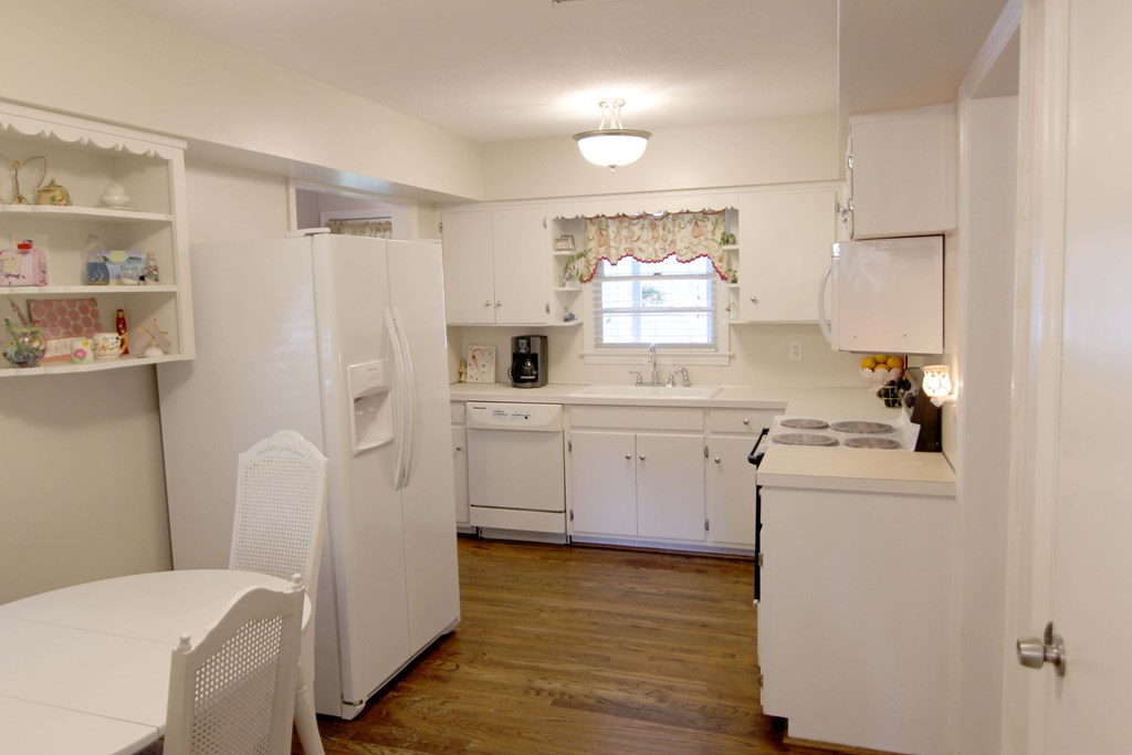 650 Lichfield Road Columbus, GA 31904 - Photo 9 of 49 KITCHEN
