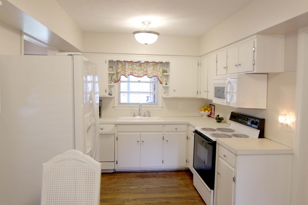 650 Lichfield Road Columbus, GA 31904 - Photo 10 of 49 KITCHEN