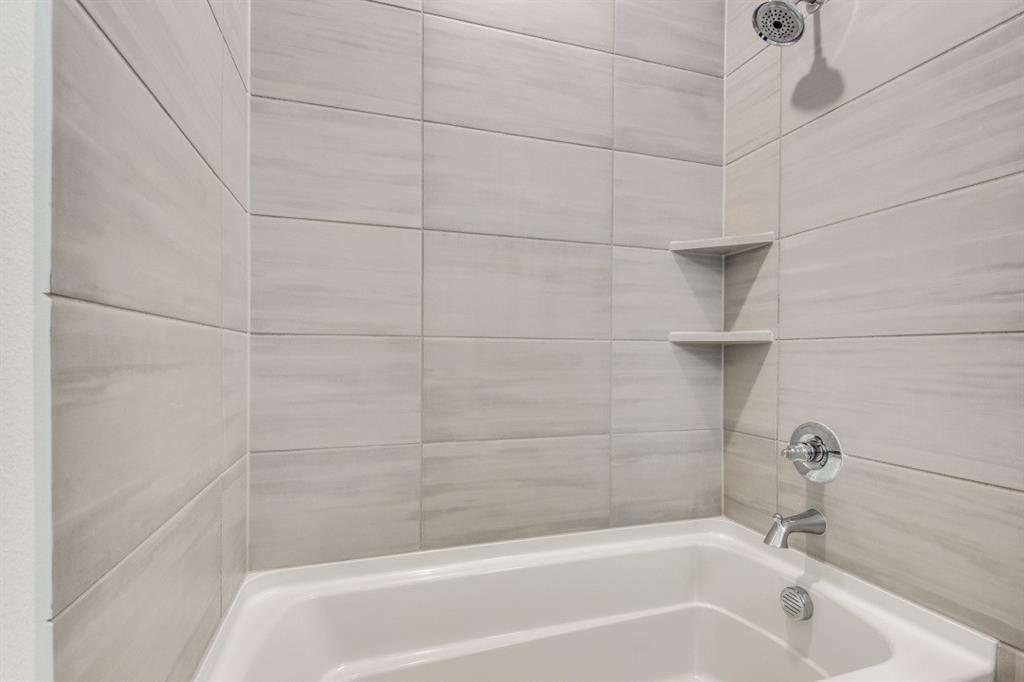 8913 Swallowtail Street Frisco, TX 75035 - Photo 19 of 38 a bathroom with a bathtub