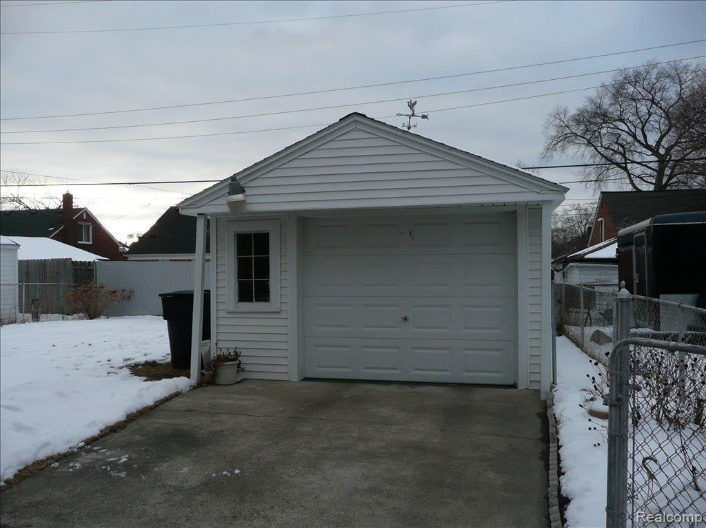 19459 Edinborough Road Detroit, MI 48219 - Photo 18 of 18 GARAGE