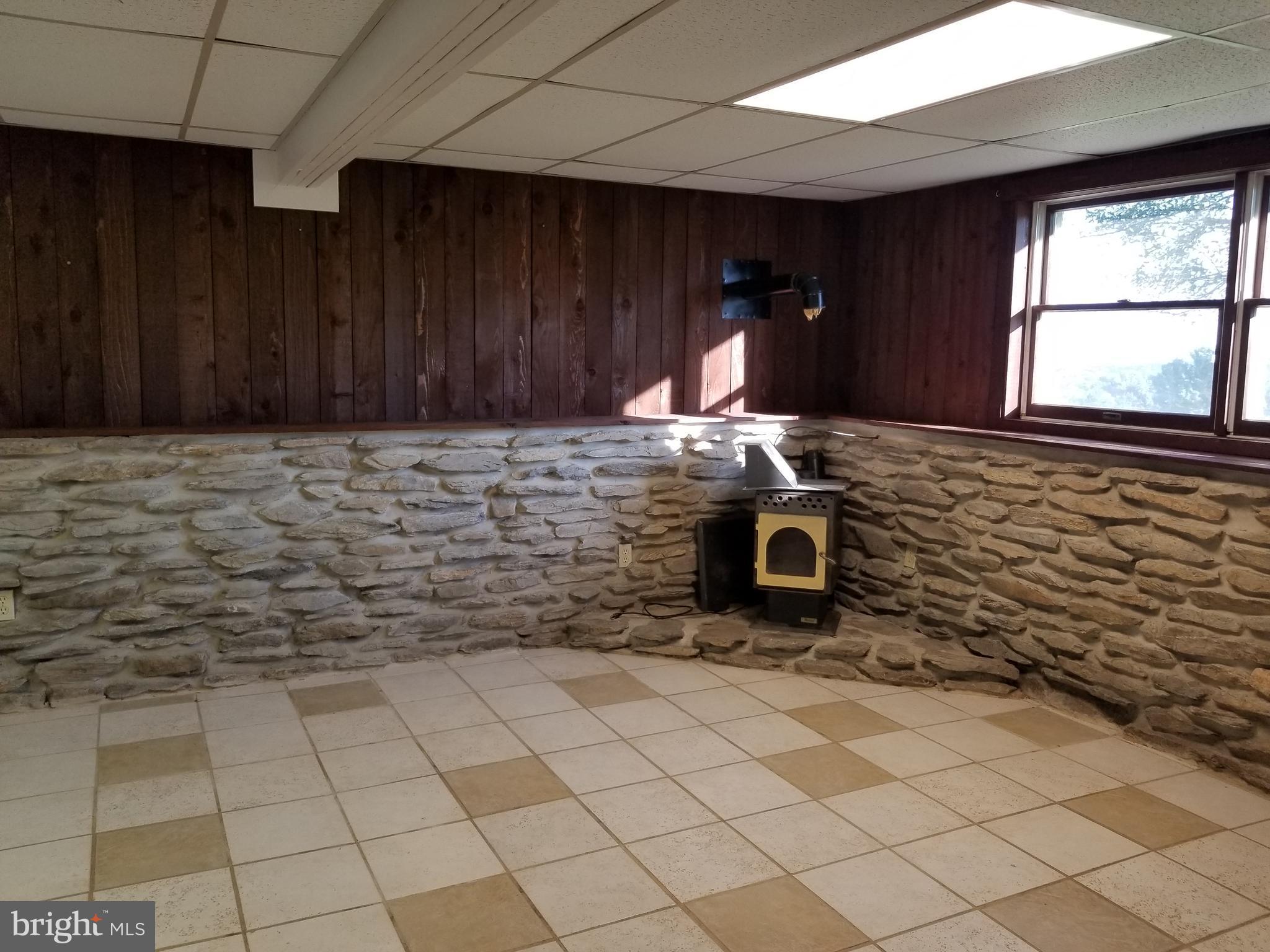 3716 Garfield Road Smithsburg, MD 21783 - Photo 14 of 22 Family room