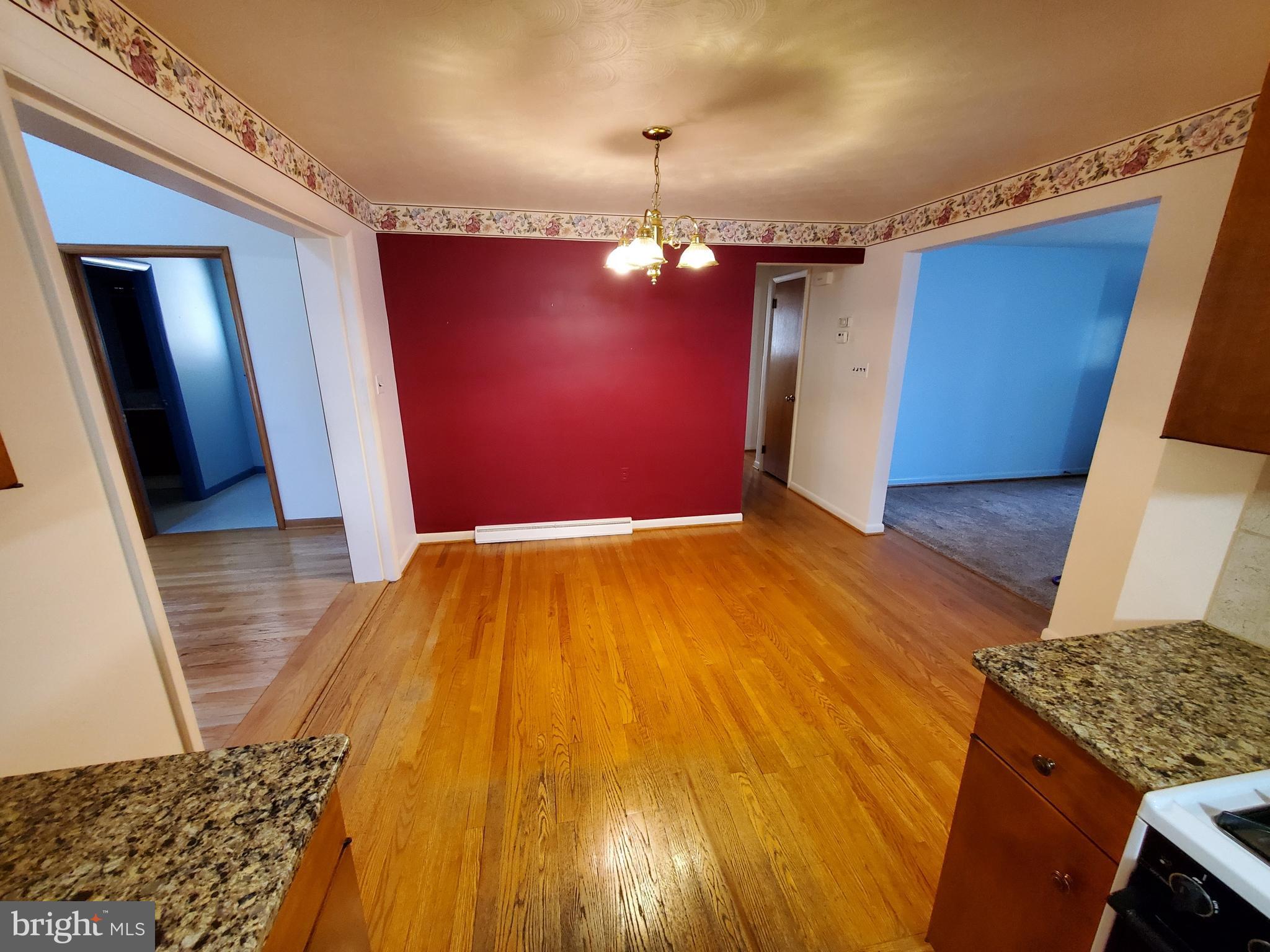 1876 Marigold Road York, PA 17408 - Photo 7 of 17