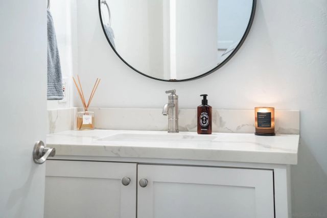 a close view of sink and tap