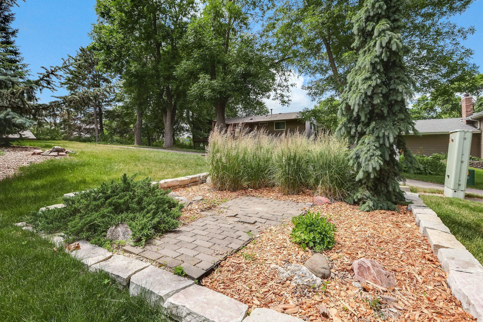 9001 Neill Lake Road Eden Prairie, MN 55347 - Photo 34 of 39 Gallery Image 34