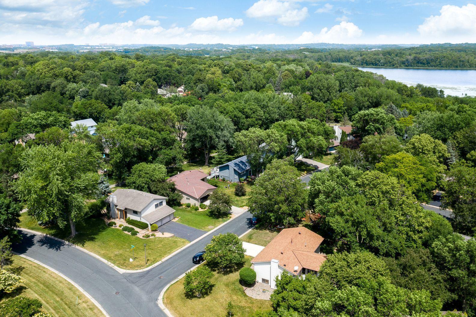 9001 Neill Lake Road Eden Prairie, MN 55347 - Photo 36 of 39 Gallery Image 36