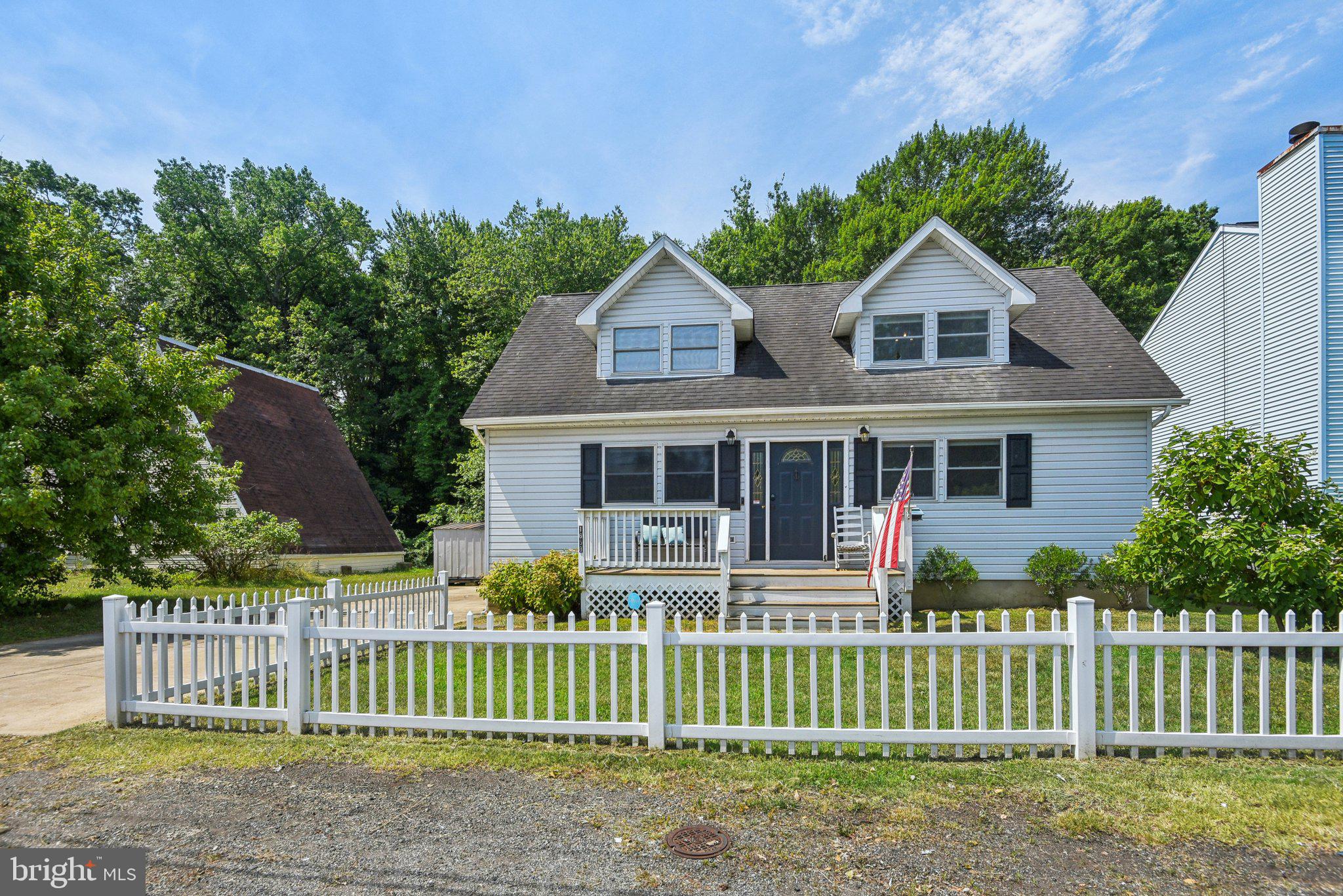 Welcome to 1658 Bay Ridge Rd!