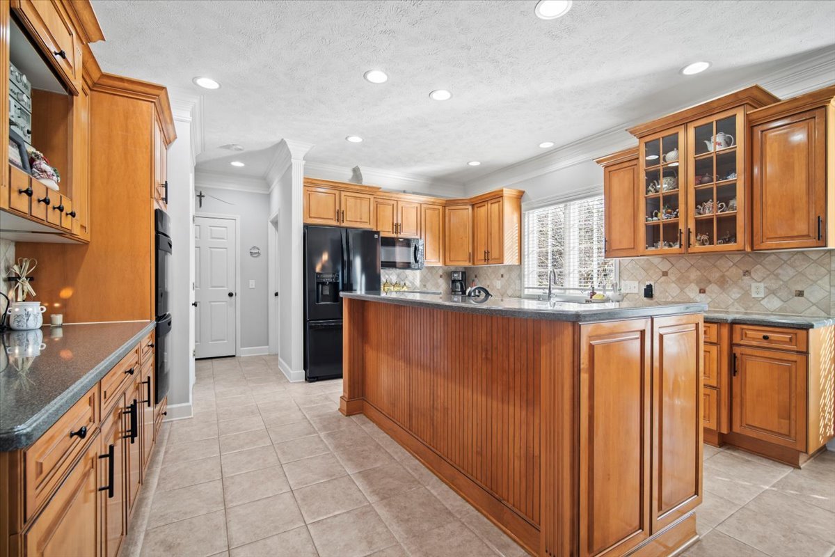 9 Raspberry Road Bloomington, IL 61704 - Photo 4 of 21 Gallery Image 4