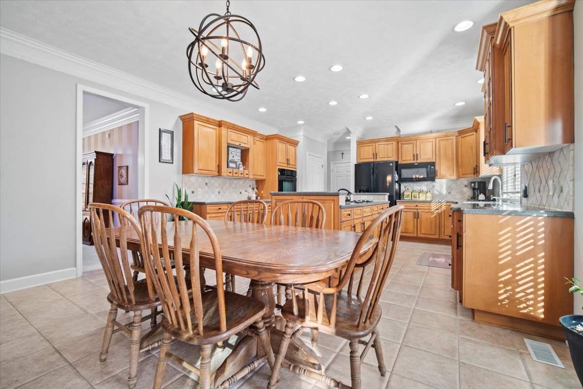 9 Raspberry Road Bloomington, IL 61704 - Photo 5 of 21 Gallery Image 5