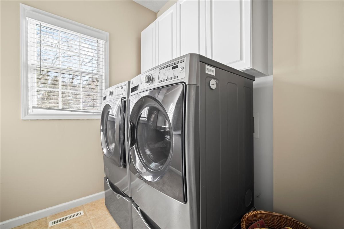 9 Raspberry Road Bloomington, IL 61704 - Photo 7 of 21 Gallery Image 7