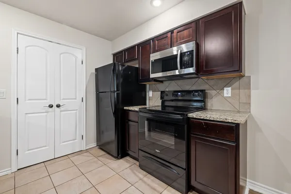 $195,000 | 6700 Cooper Lane, Unit 40, Austin, TX 78745