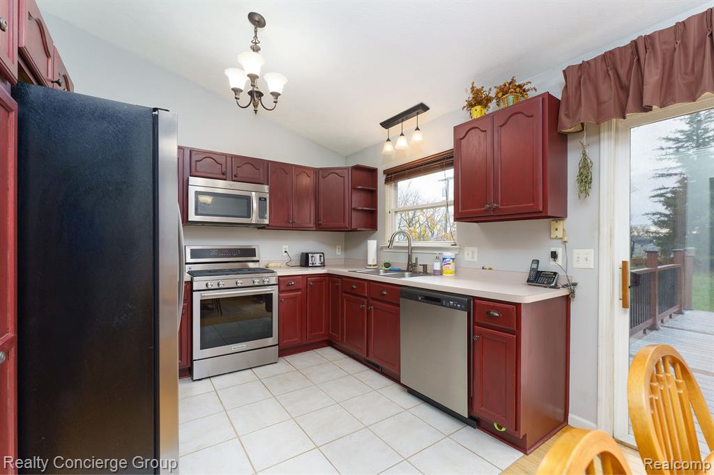 10065 Redhawk Drive Perry, MI 48872 - Photo 8 of 28