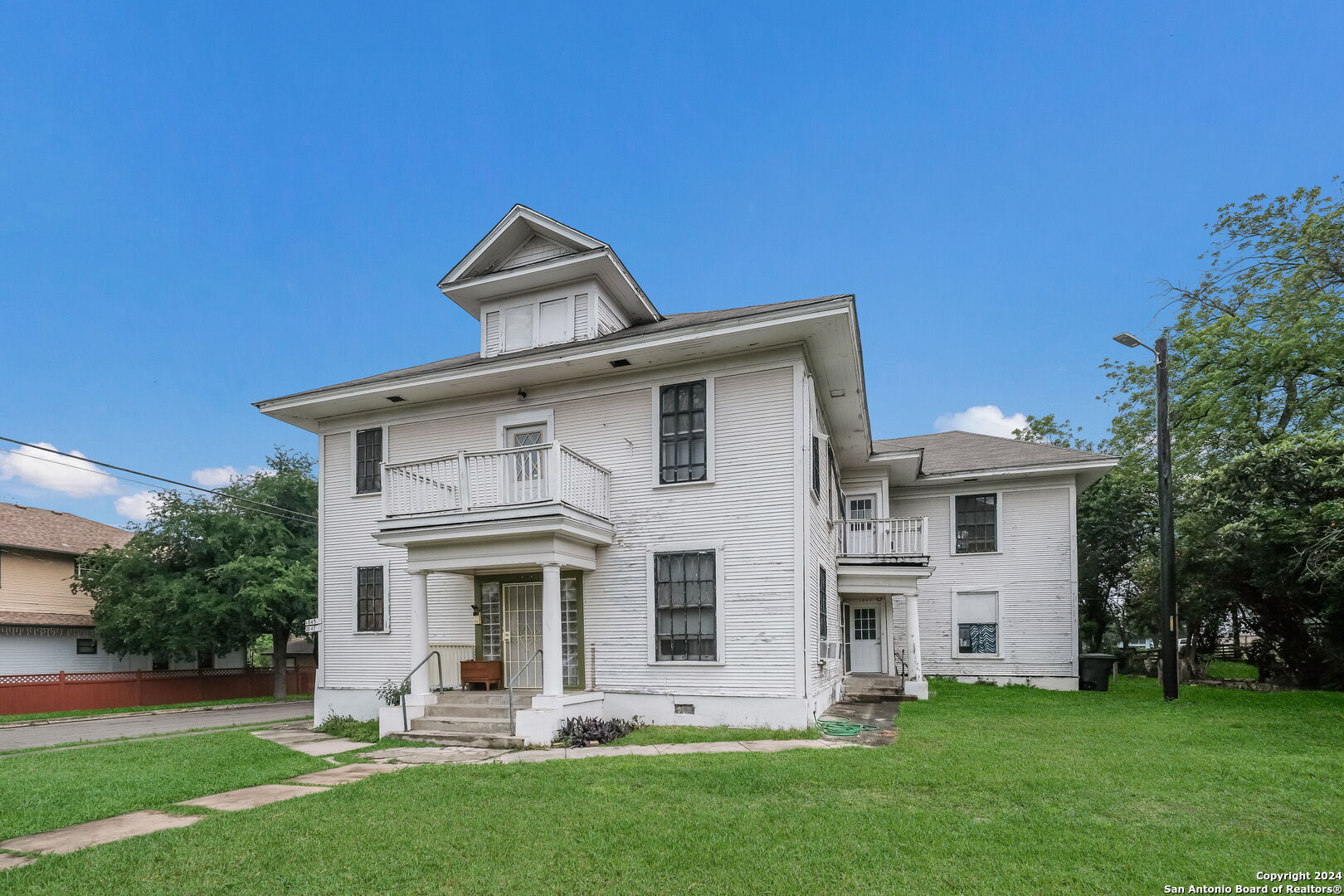 1041 West Magnolia Ave