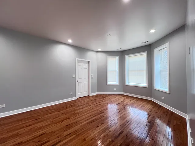 $1,750 | 6402 South Eberhart Avenue, Unit 2S, Chicago, IL 60637