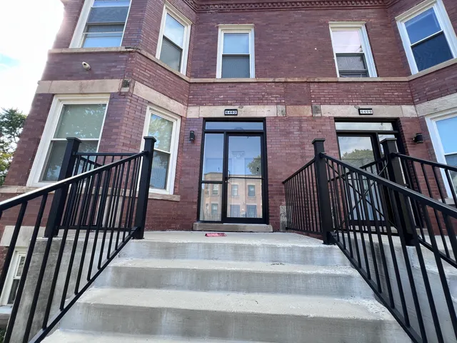 $1,750 | 6402 South Eberhart Avenue, Unit 2S, Chicago, IL 60637