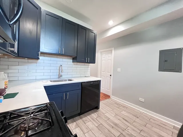 $1,750 | 6402 South Eberhart Avenue, Unit 2S, Chicago, IL 60637