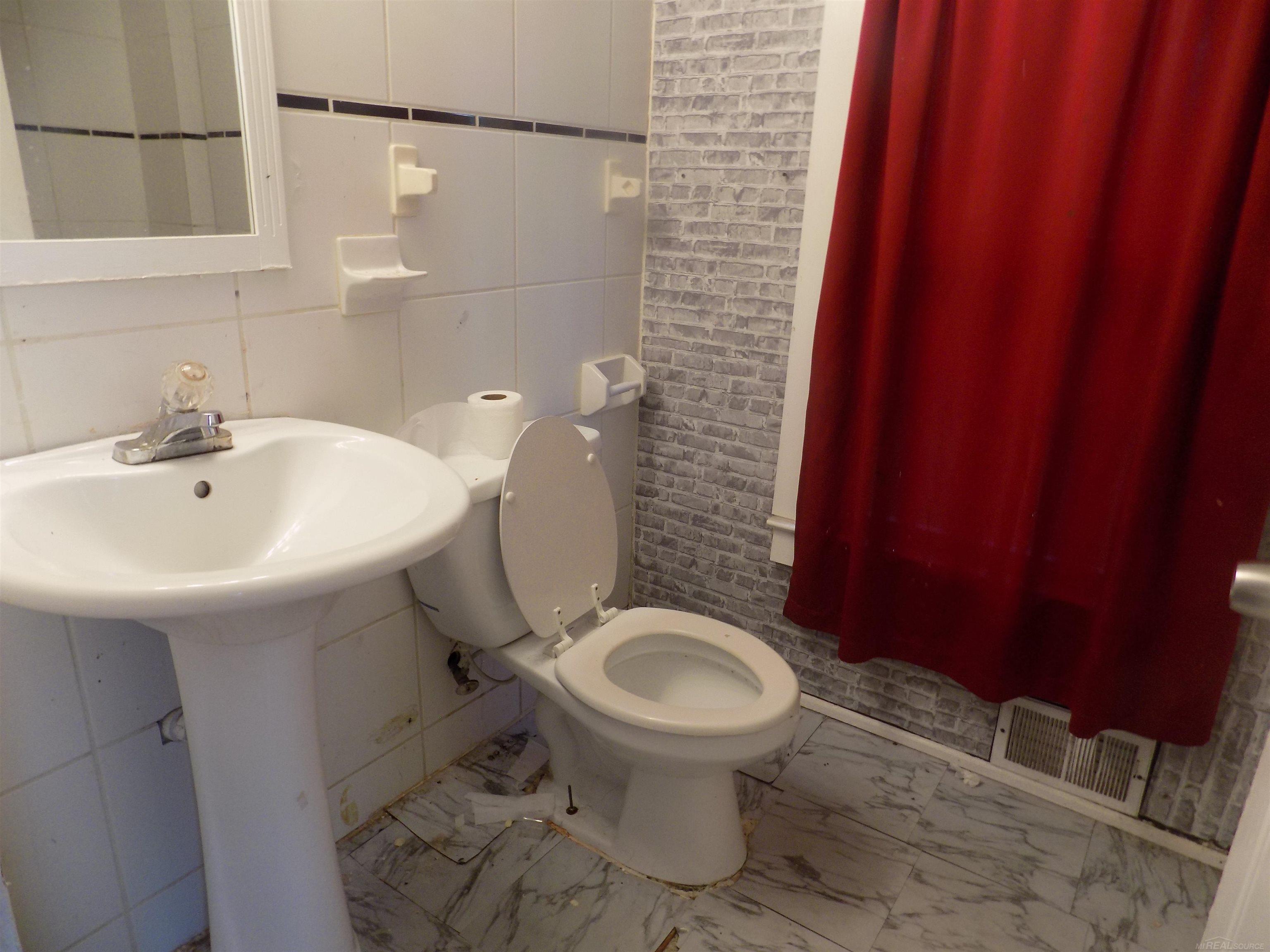 16524 Robson Street Detroit, MI 48235 - Photo 4 of 11