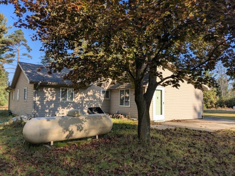 5533 East County Line Road South Branch, MI 48761 - Photo 3 of 20
