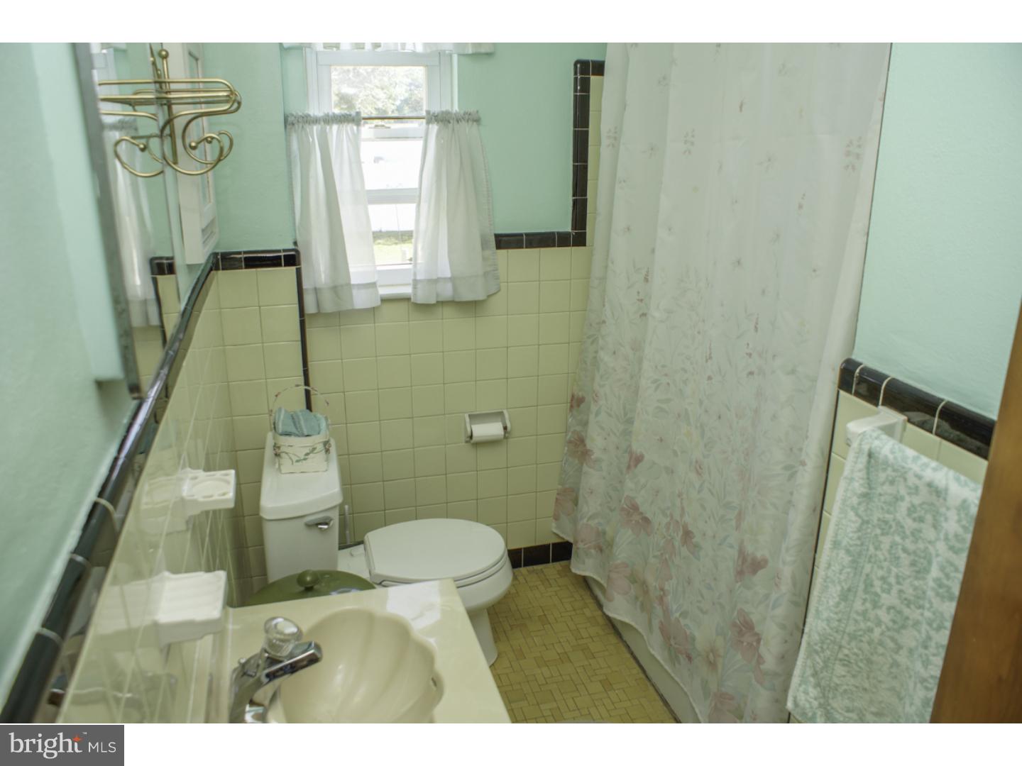 58 North Chester Avenue Riverside, NJ 08075 - Photo 11 of 23 Bathroom