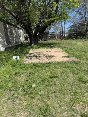 $400 | 2671 North Main, Paris, TX 75460