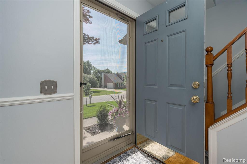 1639 Grandview Drive Rochester Hills, MI 48306 - Photo 3 of 29