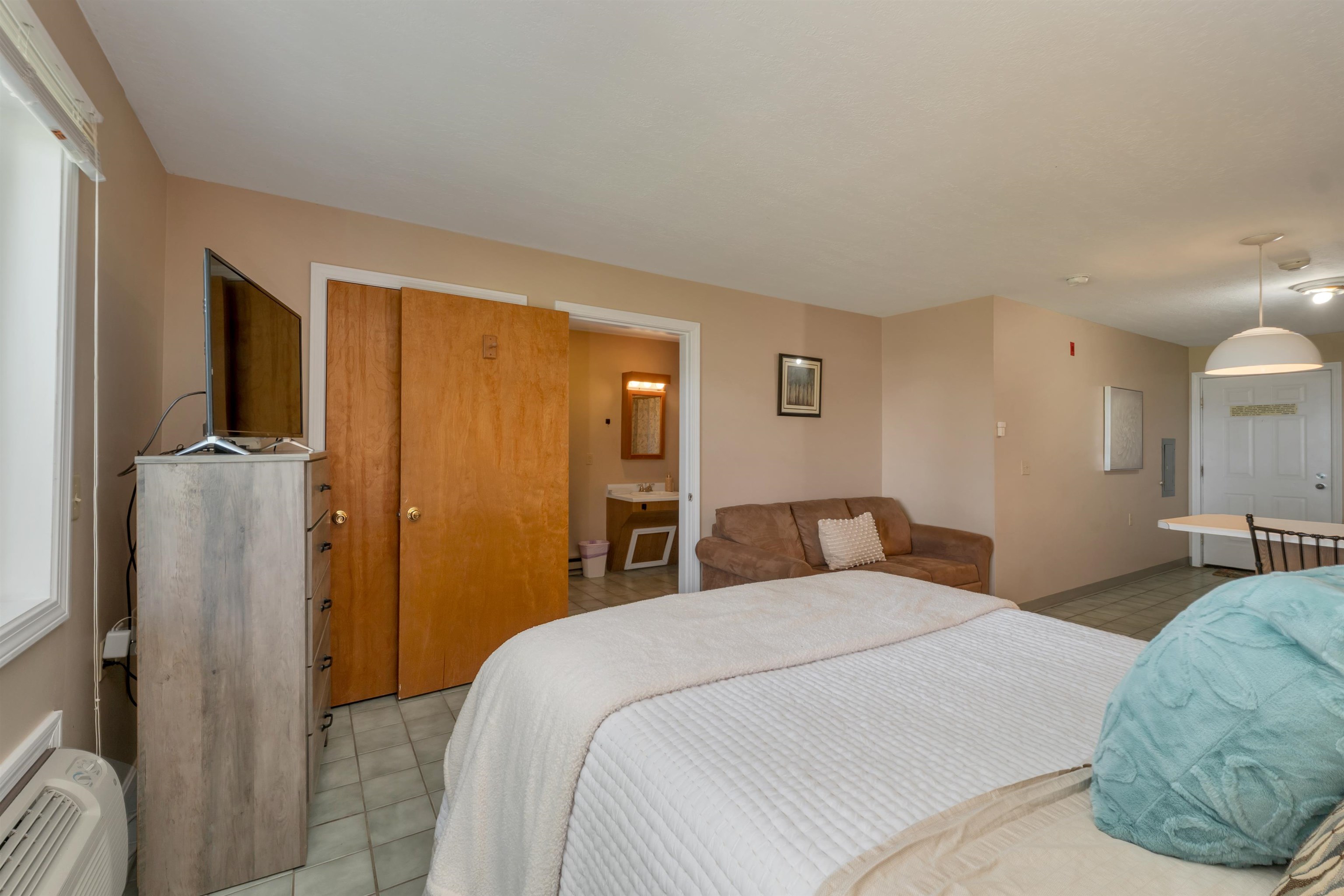 115 Weirs Road, Unit 109B Gilford, NH 03249 - Photo 6 of 38
