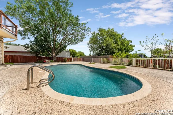 $2,450 | 6323 Forest Bend, San Antonio, TX 78240