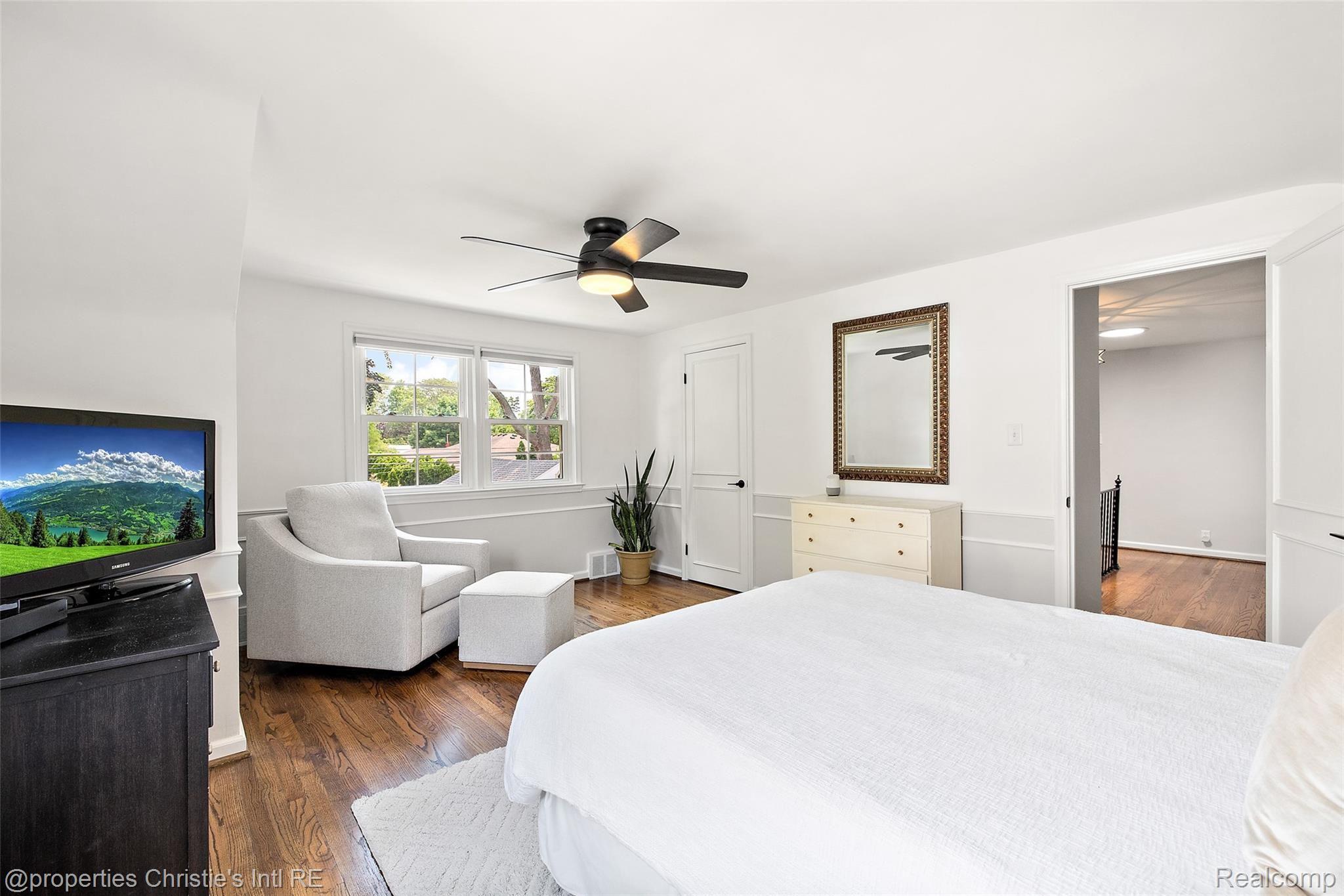 938 Roslyn Road Grosse Pointe, MI 48236 - Photo 34 of 44 938 Roslyn Road-36.jpg