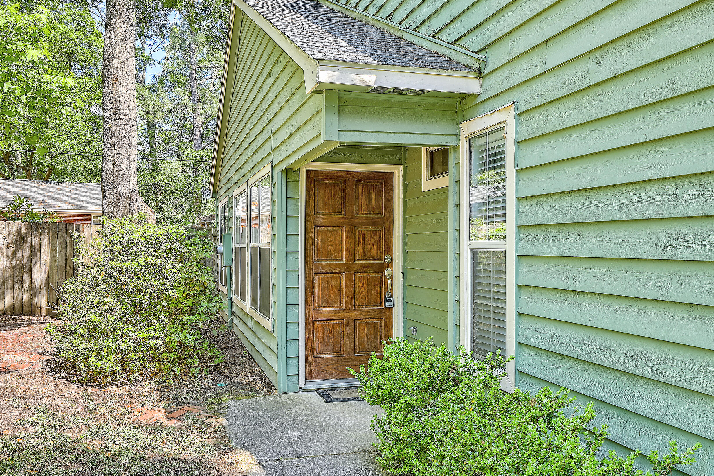 1050 Secessionville Road Charleston, SC 29412 - Photo 4 of 33 0W7A7717_18_19_20_21_22_23
