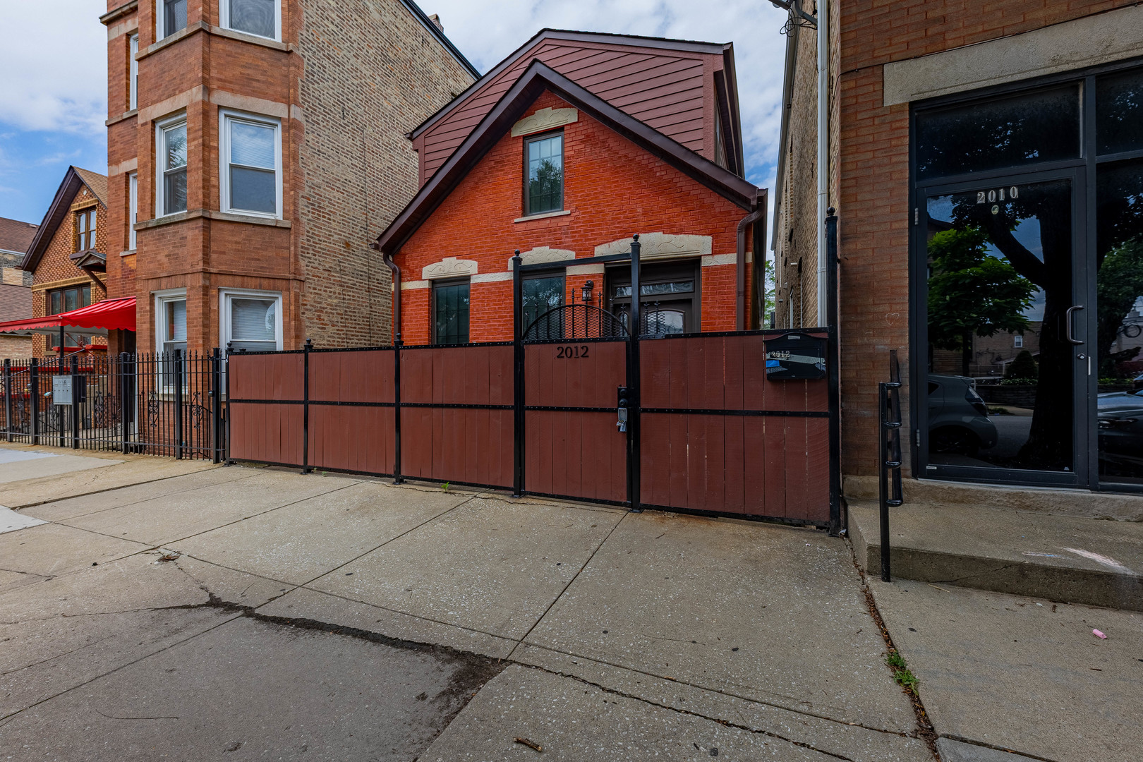 2012 West Coulter Street Chicago, IL 60608 - Photo 2 of 22