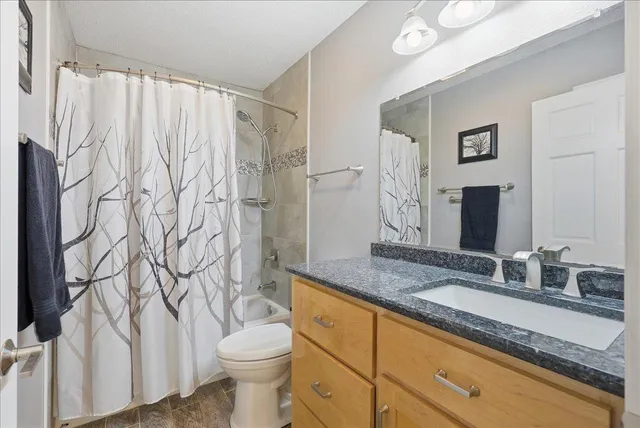 $385,000 | 1550 Dutch Heritage Lane, Baldwin, WI 54002