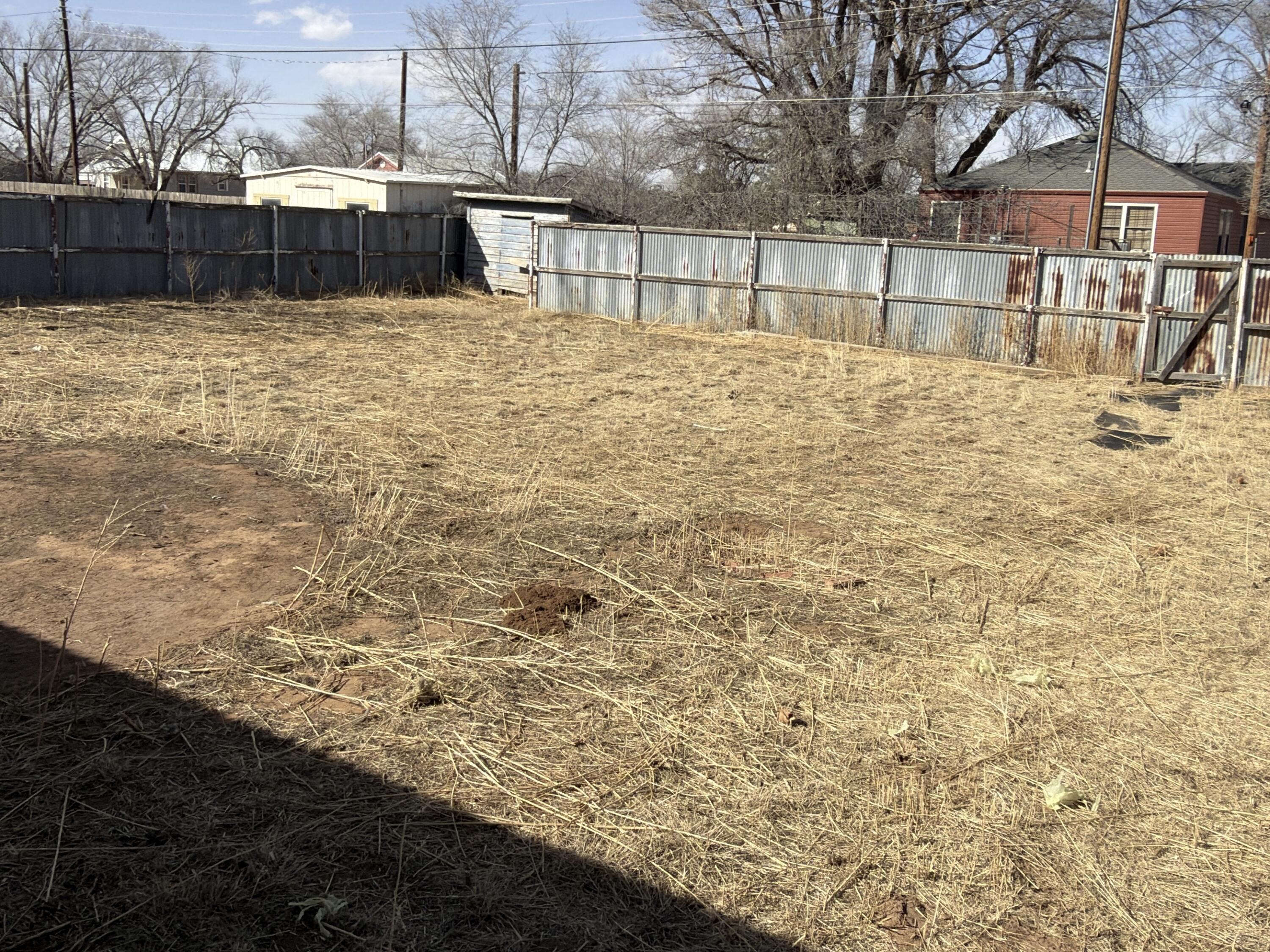 307 East 5th Street Sundown, TX 79372 - Photo 11 of 14 a view of a backyard