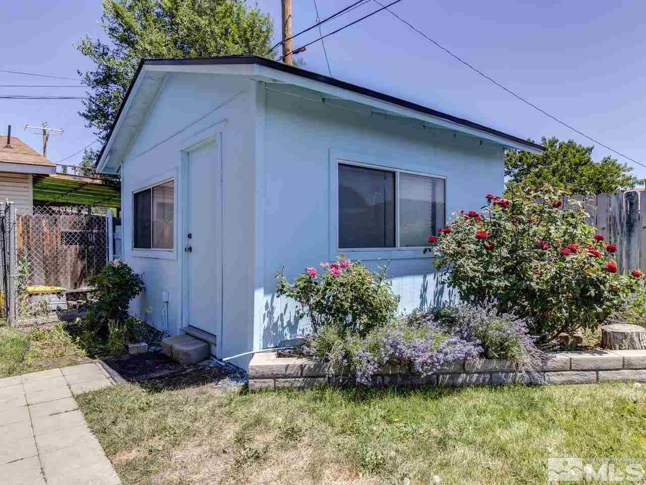 1120 Manhattan Street Reno, NV 89512 - Photo 20 of 23 a front view of a house having yard