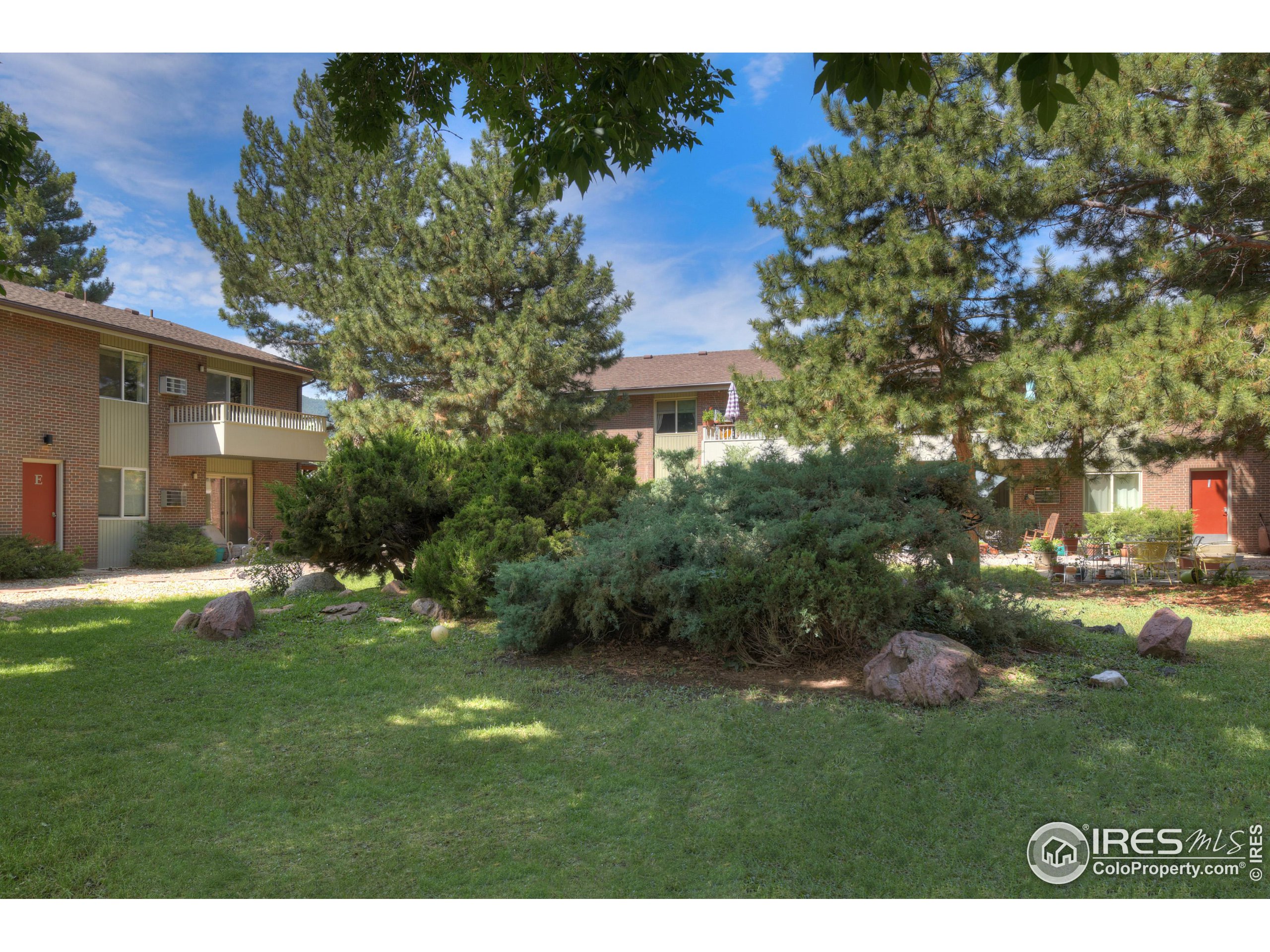1895 Alpine Avenue, Unit E18 Boulder, CO 80304 - Photo 25 of 26 a backyard of a house with a garden and plants