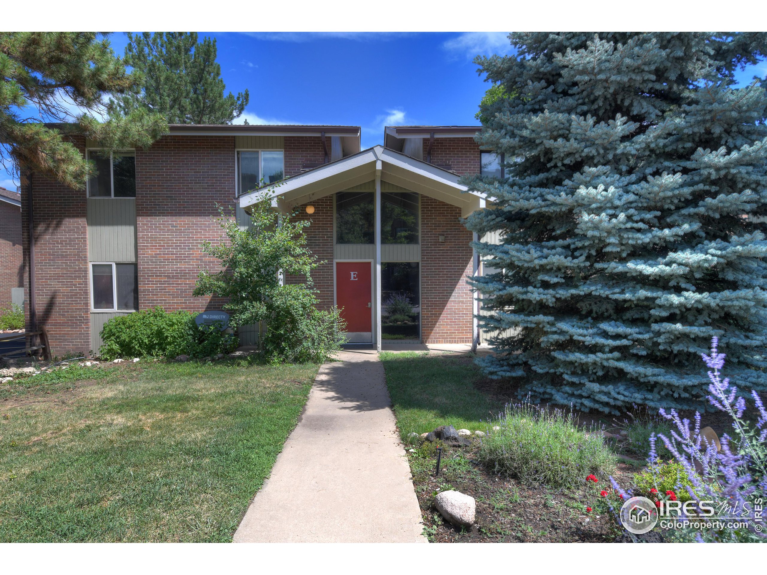 1895 Alpine Avenue, Unit E18 Boulder, CO 80304 - Photo 3 of 26 a front view of a house with a yard