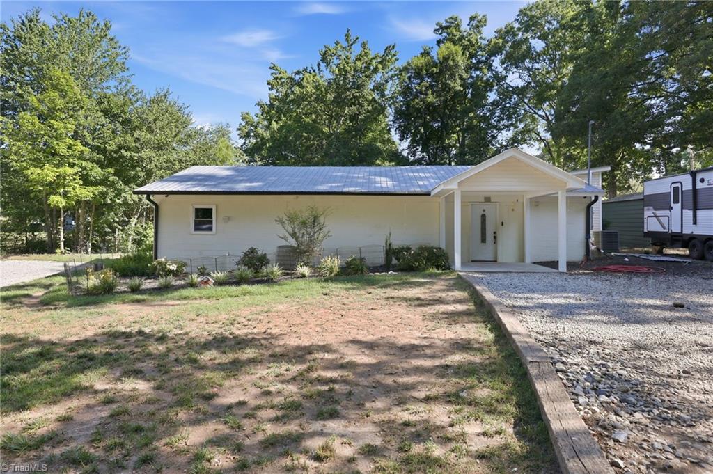 901 Decker Road Thomasville, NC 27360 - Photo 1 of 25