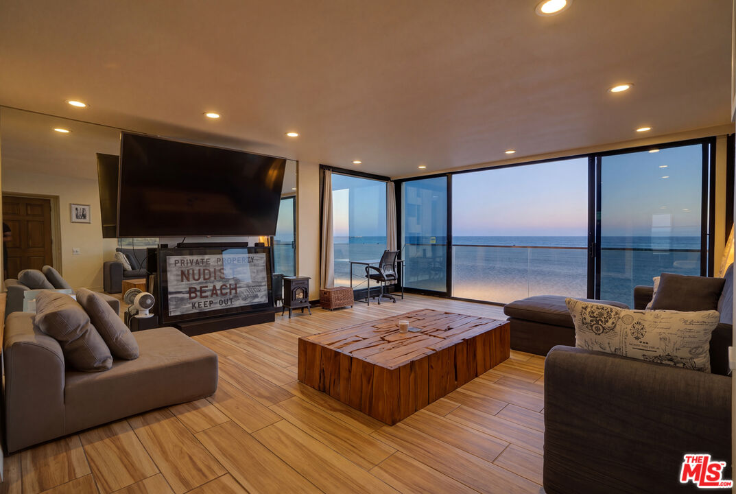 1 Jib Street, Unit 101 Marina del Rey, CA 90292 - Photo 4 of 46