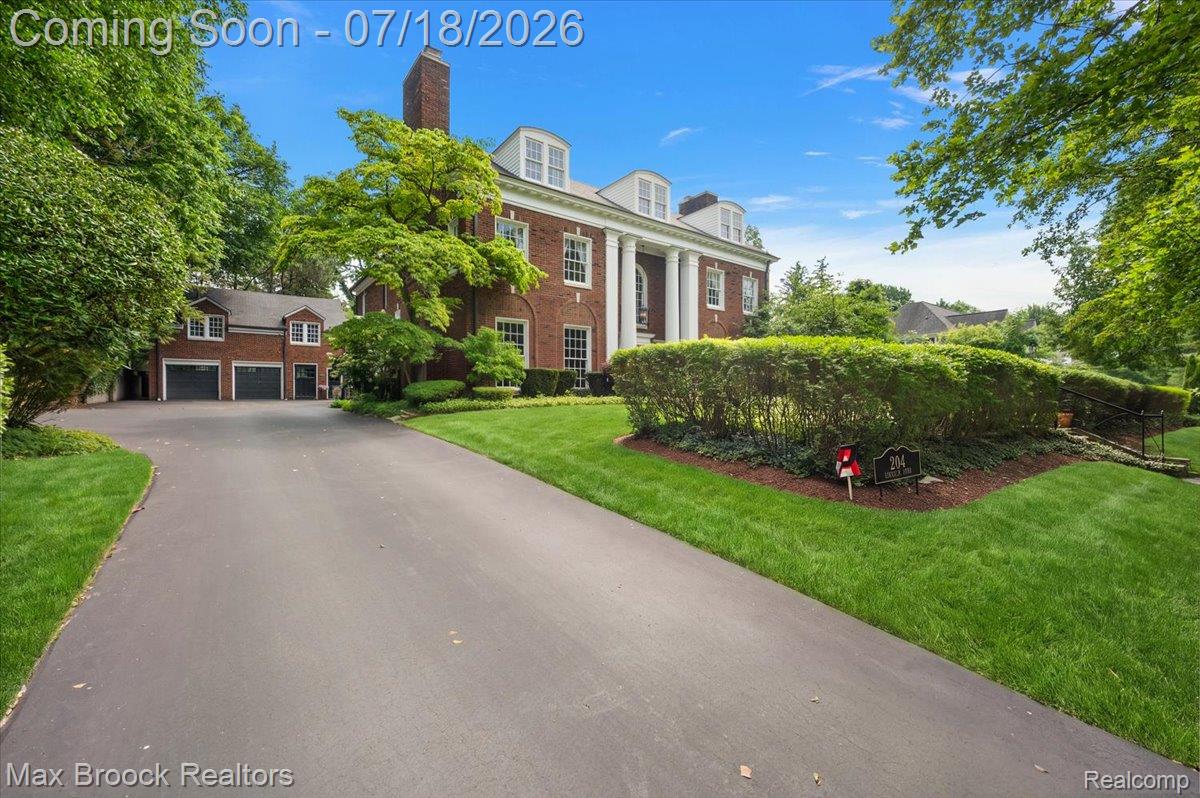 294 Lincoln Road Grosse Pointe, MI 48230 - Photo 69 of 84 View up driveway to home and garage