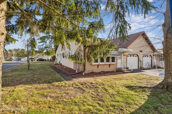 a view of a house with a yard