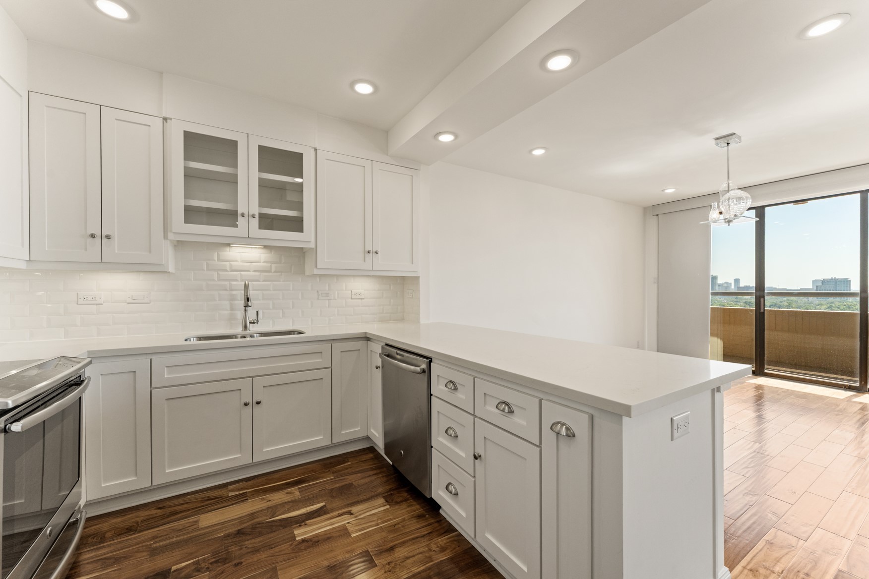 Open and remodeled kitchen with great views on this wonderful corner unit!