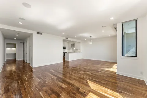 $400,000 | 651 Bering Drive, Unit 1402, Houston, TX 77057