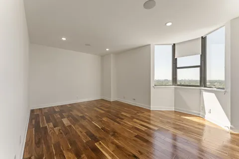 $400,000 | 651 Bering Drive, Unit 1402, Houston, TX 77057