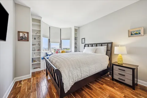 $400,000 | 651 Bering Drive, Unit 1402, Houston, TX 77057