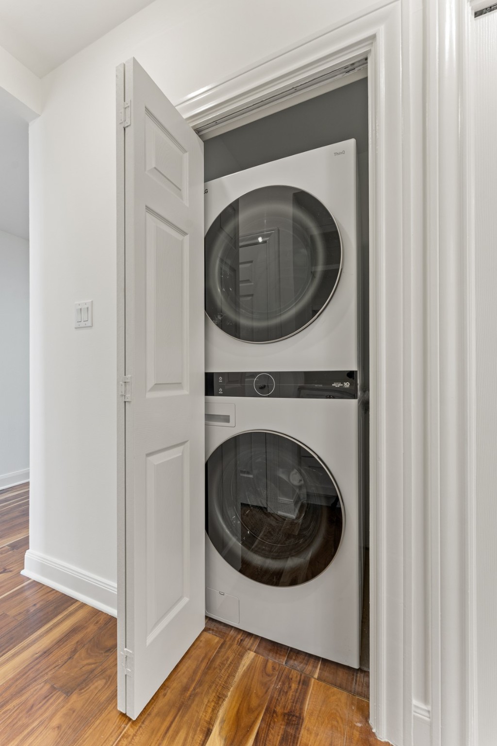 651 Bering Drive, Unit 1402 Houston, TX 77057 - Photo 26 of 31 Full size stackable laundry