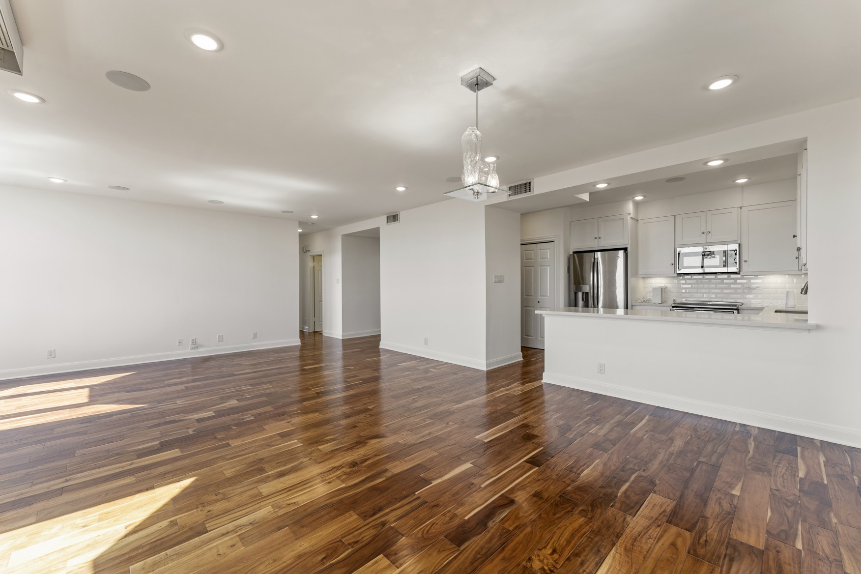 651 Bering Drive, Unit 1402 Houston, TX 77057 - Photo 30 of 31 Fantastic floor plan with remodeled kitchen open to living