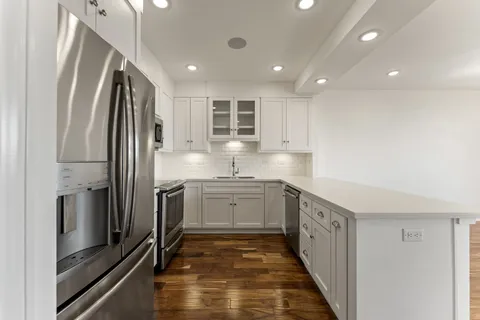 $400,000 | 651 Bering Drive, Unit 1402, Houston, TX 77057