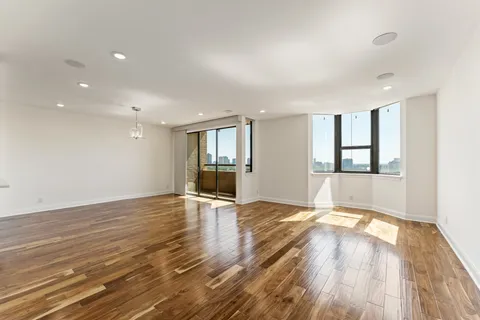 $400,000 | 651 Bering Drive, Unit 1402, Houston, TX 77057