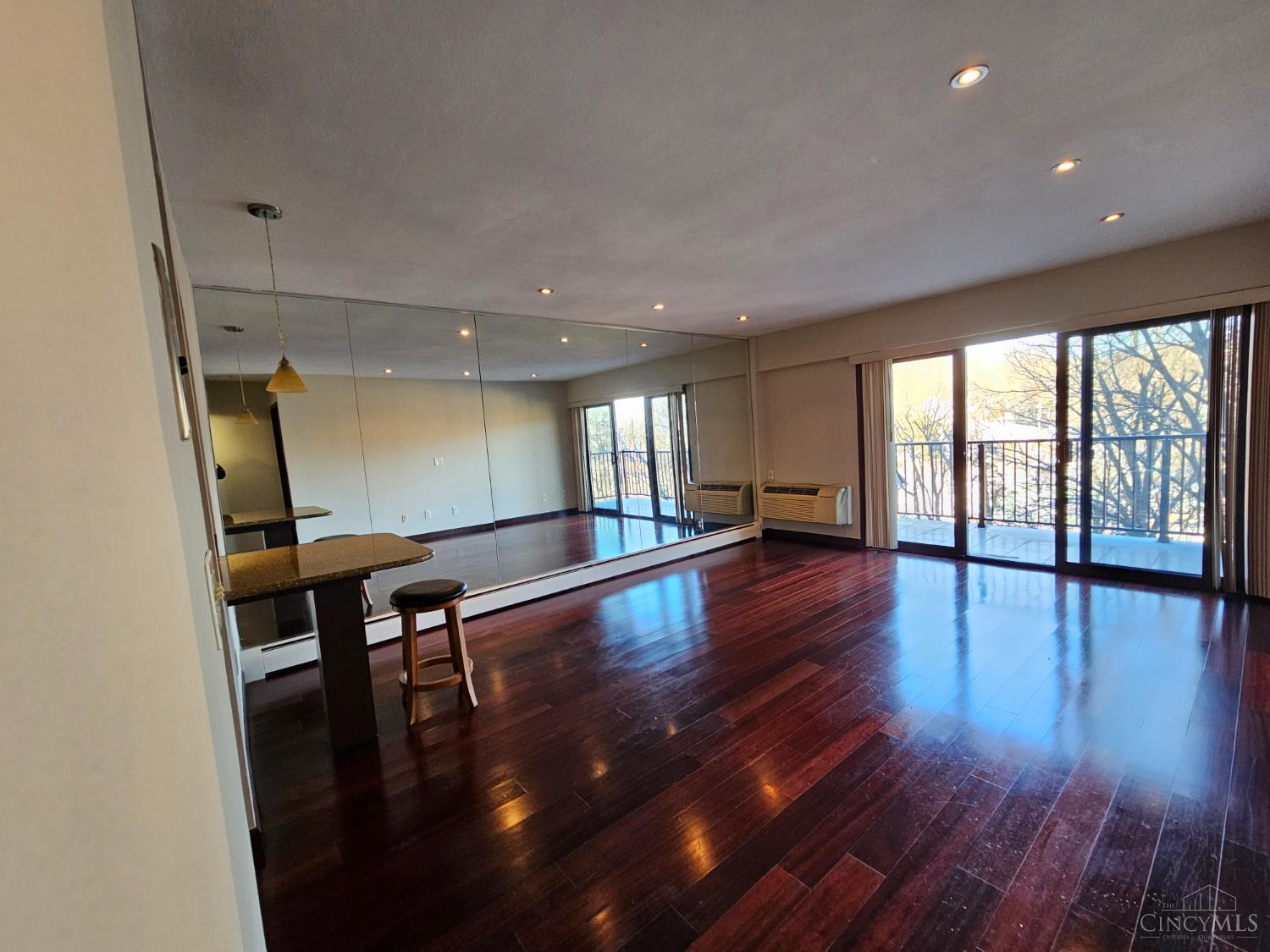 1815 William Howard Taft Road, Unit 507 Cincinnati, OH 45206 - Photo 8 of 28