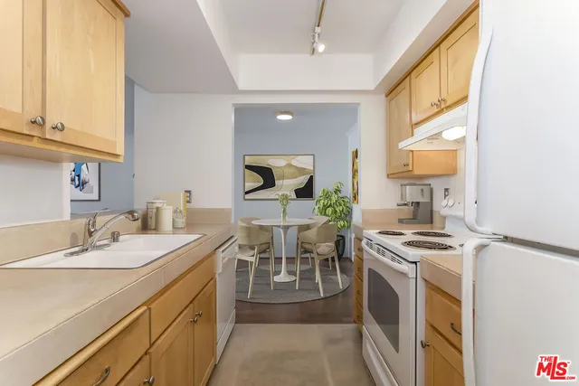 $795,000 | 906 North Doheny Drive, Unit 219, West Hollywood, CA 90069