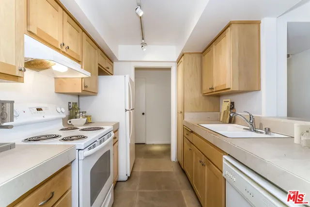 $795,000 | 906 North Doheny Drive, Unit 219, West Hollywood, CA 90069